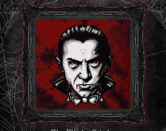 Può includere: Un motivo a punto croce in pixel art raffigurante il ritratto di un vampiro con capelli tirati indietro, smoking e una goccia di sangue sul labbro. Sulla fronte è presente un simbolo triangolare geometrico. Il design è in una cornice nera.
