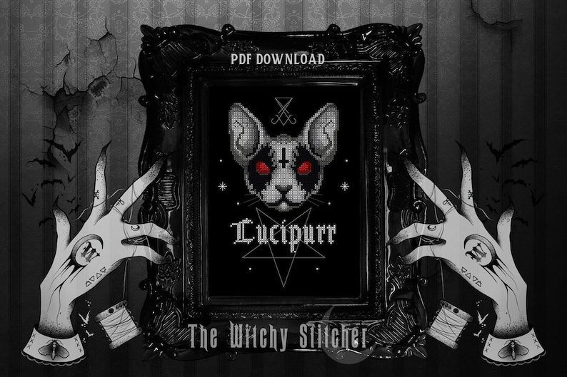 K&ouml;nnte beinhalten: Schwarzwei&szlig;es Kreuzstichmuster einer Katze mit roten Augen, einem Pentagramm und dem Text "Lucipurr" in einer gotischen Schrift. Das Muster ist in einem schwarzen, verzierten Rahmen gerahmt und der Text "The Witchy Stitcher" befindet sich unterhalb des Rahmens.