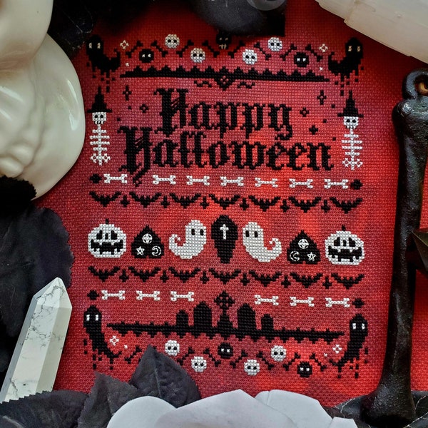 Gruseliges Halloween-Stickmuster – Kreuzstichvorlage – Gothic, Geister, Ouija-Brett, Grabsteine, Totenköpfe, Hexe, Kürbisse, Fledermäuse, Okkultismus, Sarg