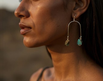 Pendientes largos de oro turquesa, joyería de inspiración nativa, pendientes bohemios del suroeste, estilo tribal hecho a mano.