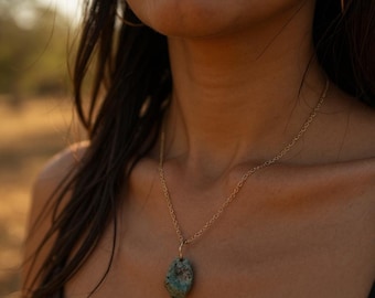 Collar con colgante de turquesa, joyería bohemia del suroeste, collar llamativo de fabricación nativa, tono dorado