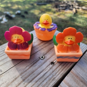 Lentebloemen badeendjes | leuk nieuwigheidscadeau | lente | cadeau voor vriend | speelgoedbureau | afzonderlijk item | pak van 3 stuks