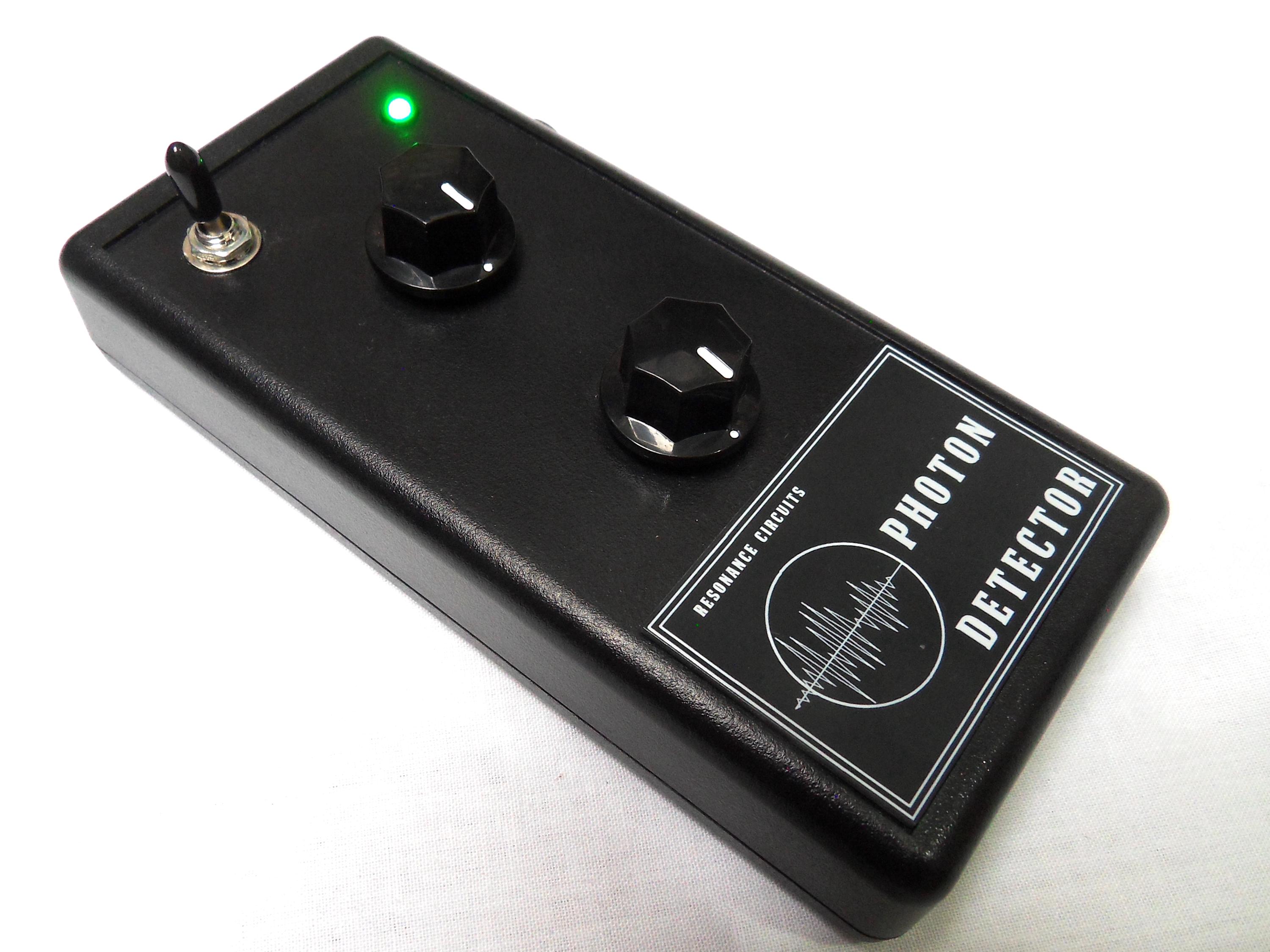 RC Circuit Bent 'Photon Detector' Turn Light to Sound - Experimental Noise Synth Generator Device