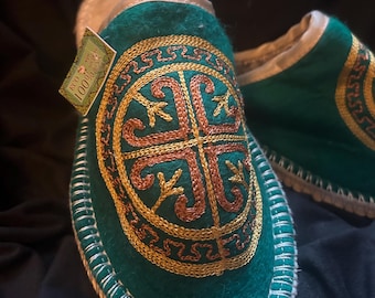 Embroidered Wool Slippers: Handmade Kyrgyz Felt Unisex Shoes