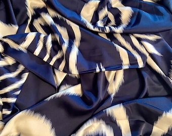 Tela de seda uzbeka: estampado tradicional azul marino y blanco (2 m x 1,5 m)