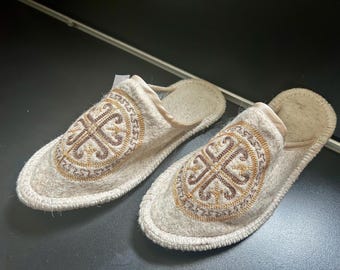 Embroidered Wool Slippers: Handmade Kyrgyz Felt Unisex Shoes
