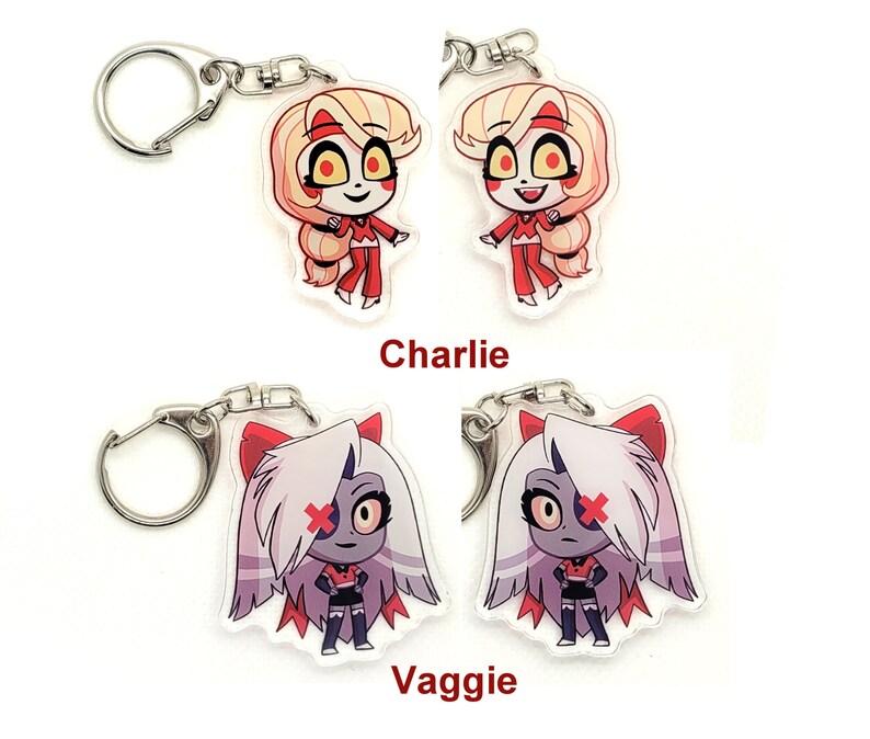 Puede incluir: Dos juegos de llaveros con personajes de dibujos animados de la serie animada "Hazbin Hotel". El primer juego presenta a Charlie, un personaje de cabello rojo con un vestido rojo y botas blancas. El segundo juego presenta a Vaggie, un personaje de cabello morado con un atuendo rojo y negro y botas blancas. Ambos juegos tienen llaveros plateados.