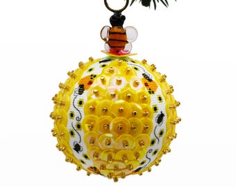 Adorno de abeja con cinta de abejas zumbadoras y lentejuelas amarillas vibrantes. Adorno para árbol de primavera y Pascua. Adornos navideños con pin de estilo retro.