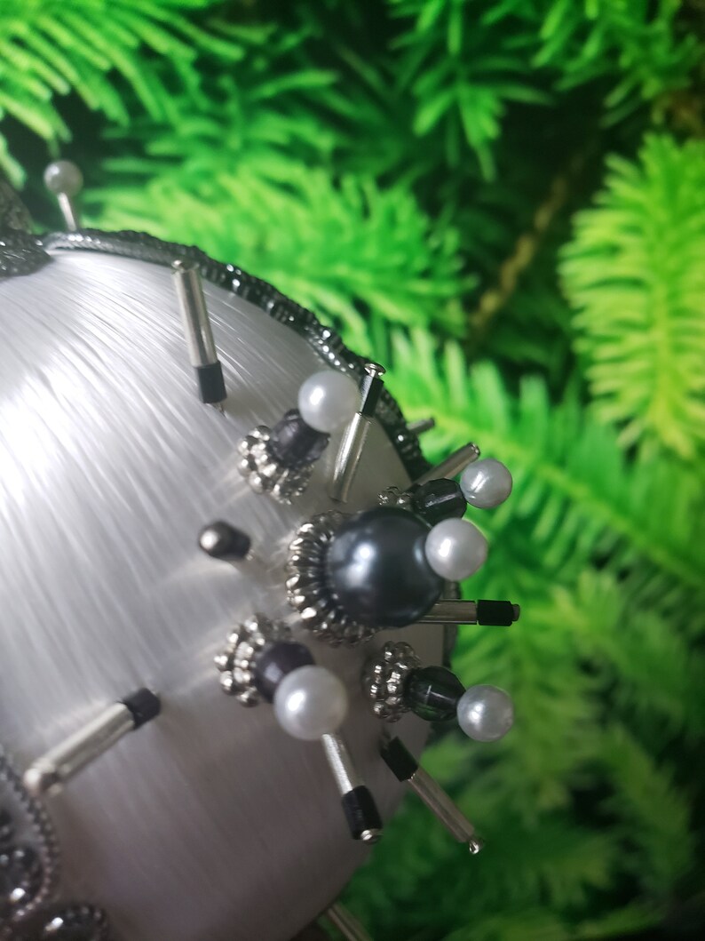 tree decoration White Nostalgic Retro Ornament Beaded Christmas Ornament Silver /& Black Satin Wrapped Ball