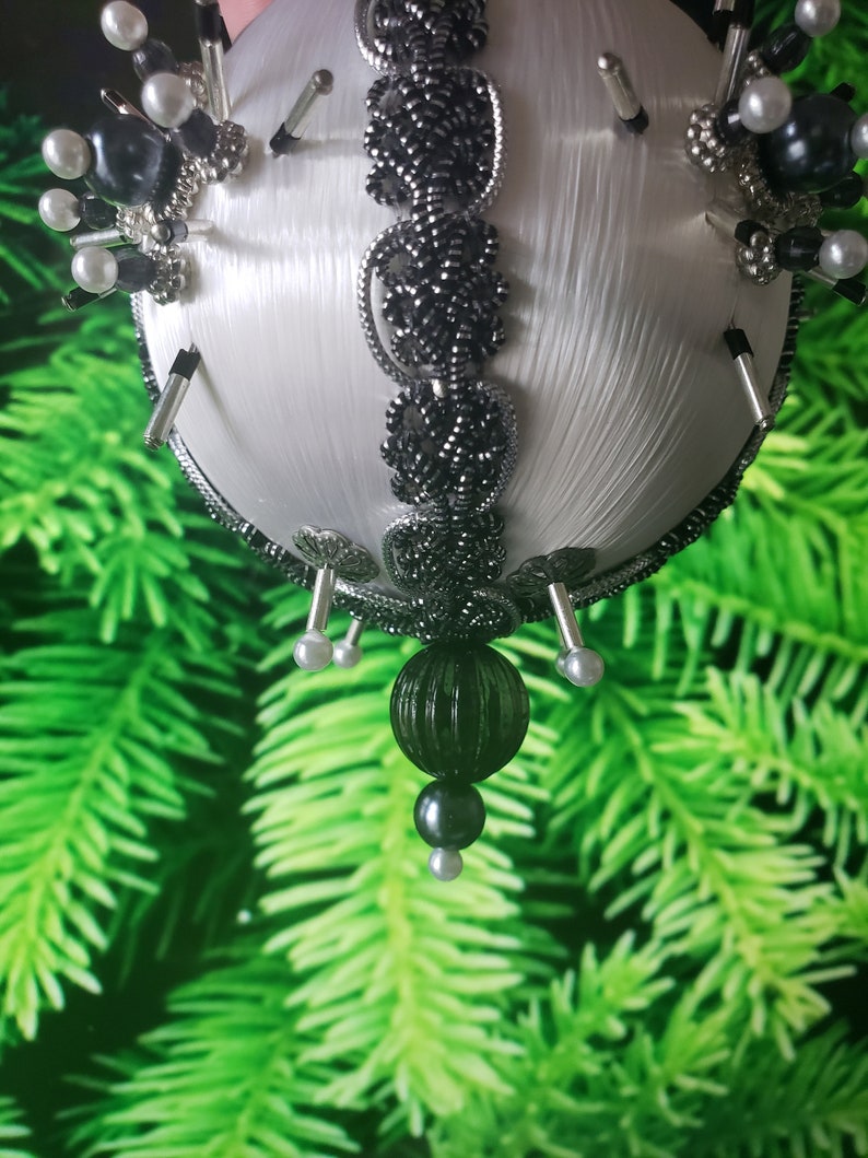 tree decoration White Nostalgic Retro Ornament Beaded Christmas Ornament Silver /& Black Satin Wrapped Ball