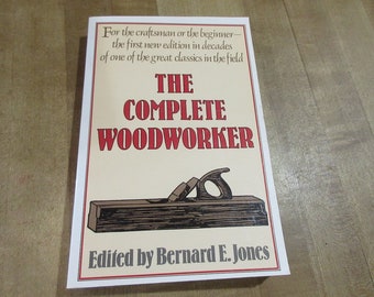 The Complete Woodworker by Bernard E Jones 1980 paperback book in good condition   (w11)