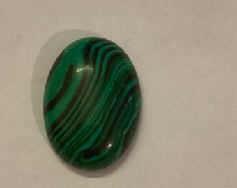 Cabochon: Malachite  hand polished.