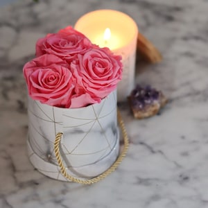 Collection Marble Geometric Color &quot;Imperial Gold&quot; Rose box made of real infinity roses 3 roses