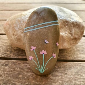 Flowers painted rock, flowers painted stone,nature inspaired, zen art, decoration stone, pastel colors rock, office decor, meditation stone
