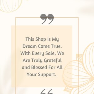 Puede incluir: Un gr&aacute;fico beige y blanco con una cita que dice: "This shop is my dream come true. With every sale, we are truly grateful and blessed for all your support." La cita est&aacute; rodeada de un rect&aacute;ngulo beige con un borde blanco. El gr&aacute;fico tambi&eacute;n incluye un dise&ntilde;o floral en el fondo.
