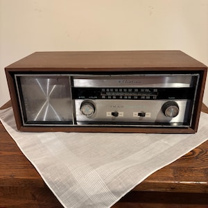 Vintage Wards Airline FM-AM Radio Model 1746A - Not working