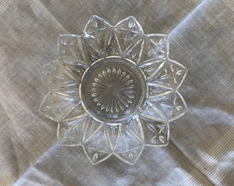 Vintage Pressglas-Süßigkeits- oder Trinket-Scheibe - Klein