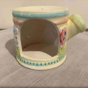 Vintage Magic Creations Ceramic Scrubby Holder – Watering Can Design – Pastel Garden Motif