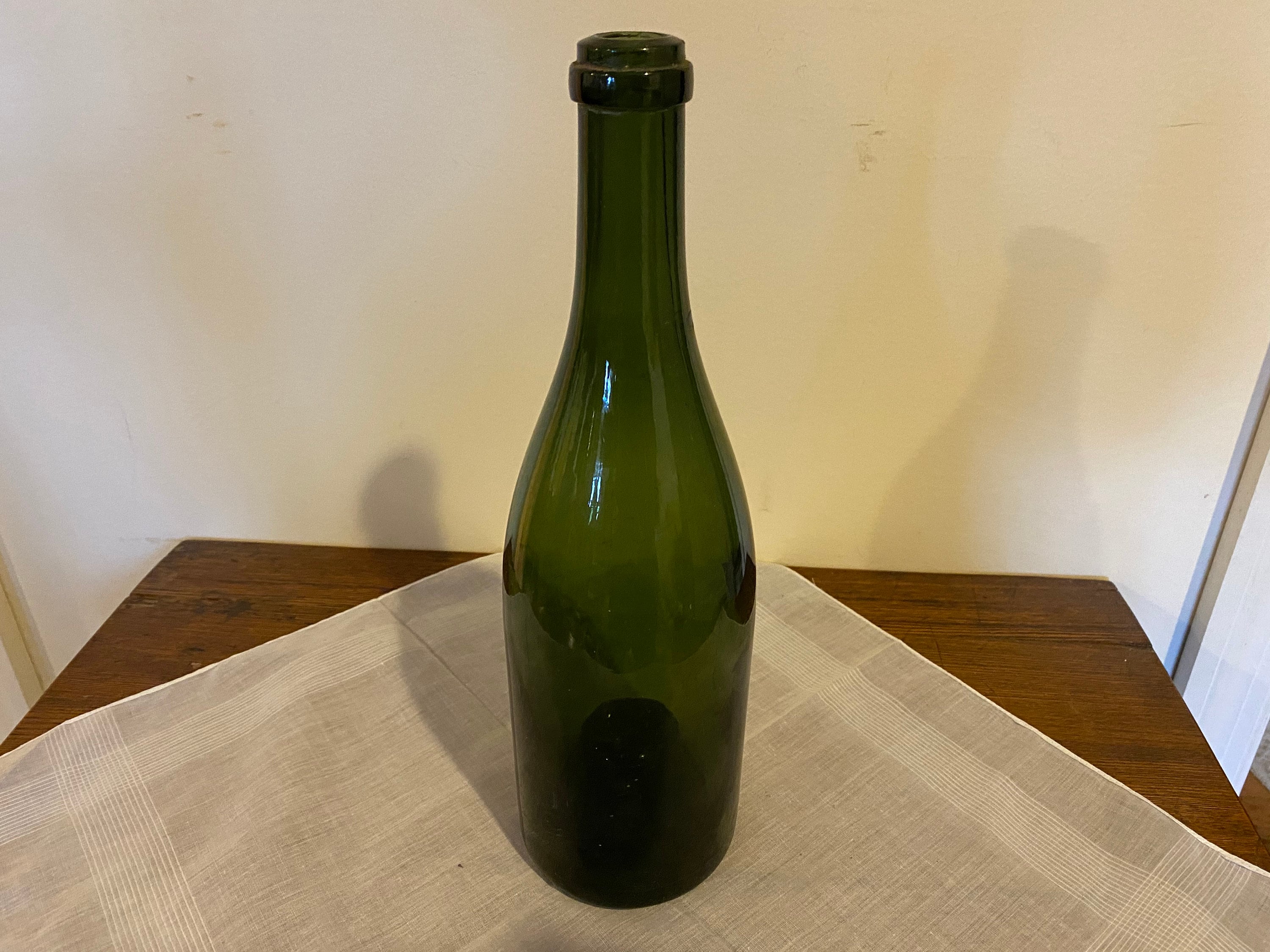 VINTAGE GREEN BOTTLE FROM WINE ORIGINAL
