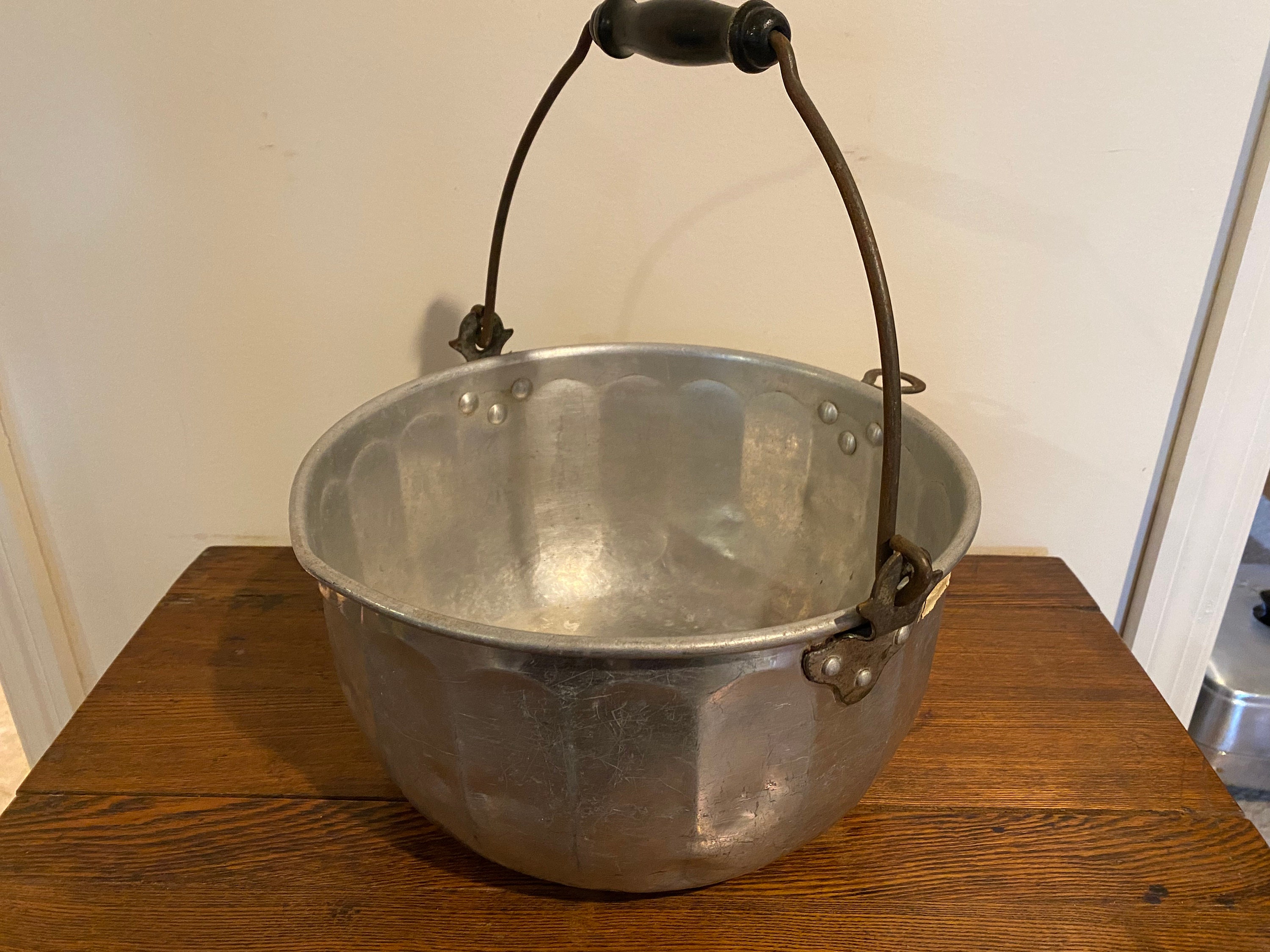 Vintage Large Aluminium Pot Whit Bakelite Handle 