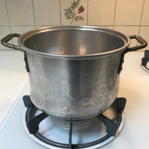 Mid-century Aluminum Pot with Handles - 10 Cups Capacity