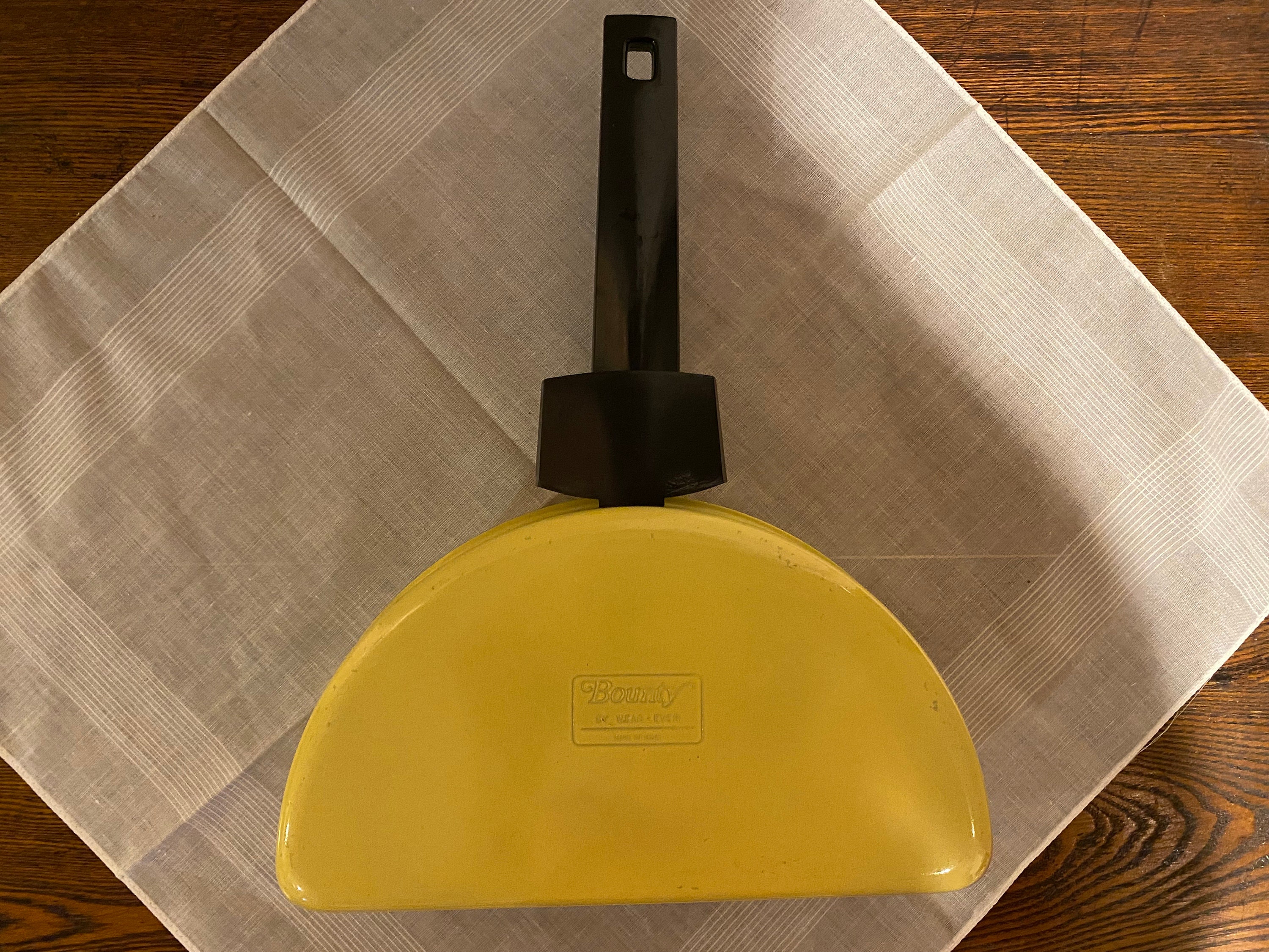 Vintage Bounty Omelet Folding Pan With Non-stick Coating 
