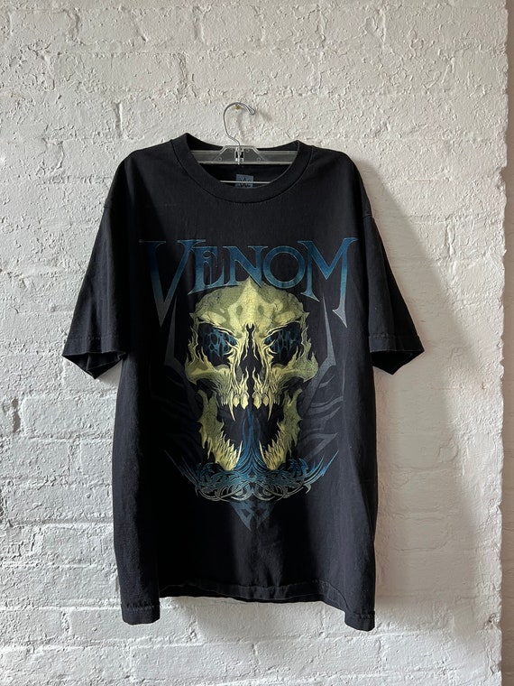 vintage early 2000s black skull and flames shirt