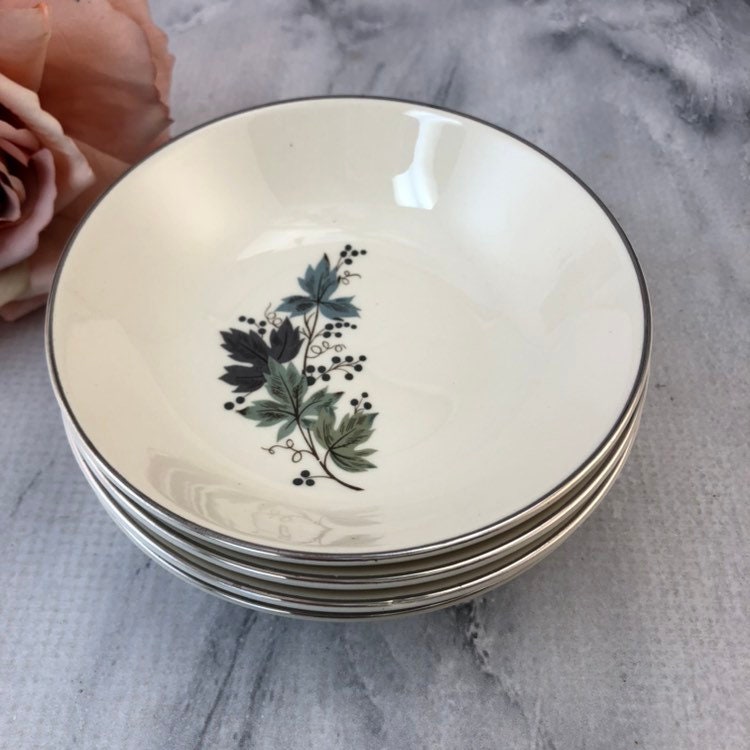 Taylor Smith Taylor Melody Lane Berry Sauce Bowl USA Platinum Trim Grape Leaf Vine