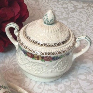 Wedgwood Windermere Sugar and Creamer Set Made in England Ivory Ceramic Lovely Embossed Floral Rare Mother&#39;s Day