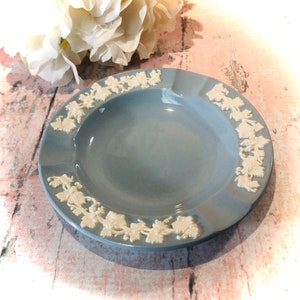 Wedgwood Queensware Jasperware Ashtray Pin Dish Trinket High Gloss Cream on Blue Round Shape Mother&#39;s Day