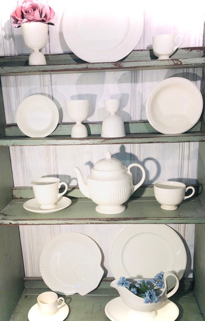 Set of 4 Cream Wedgwood EDME Tea Cups and Saucers – Madame de la Maison