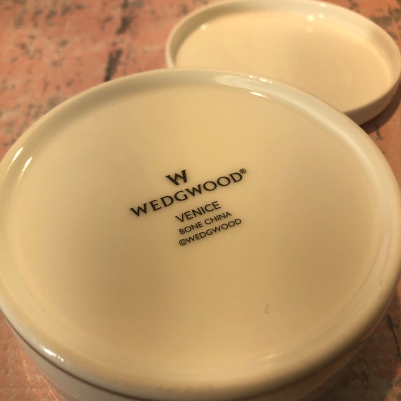 Wedgwood Venice Round Powder Trinket Box 4" Lovel… - image 6