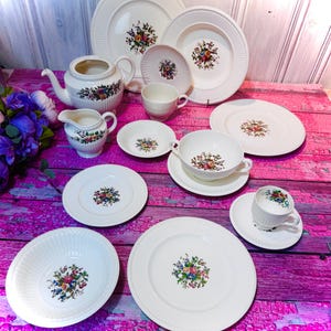 OPEN STOCK Wedgwood Conway Edme Made in England Ivory Ceramic Lovely Ribbed Floral Creamer Sugar Gravy Teapot Side Salad Dinner Plates Bowls