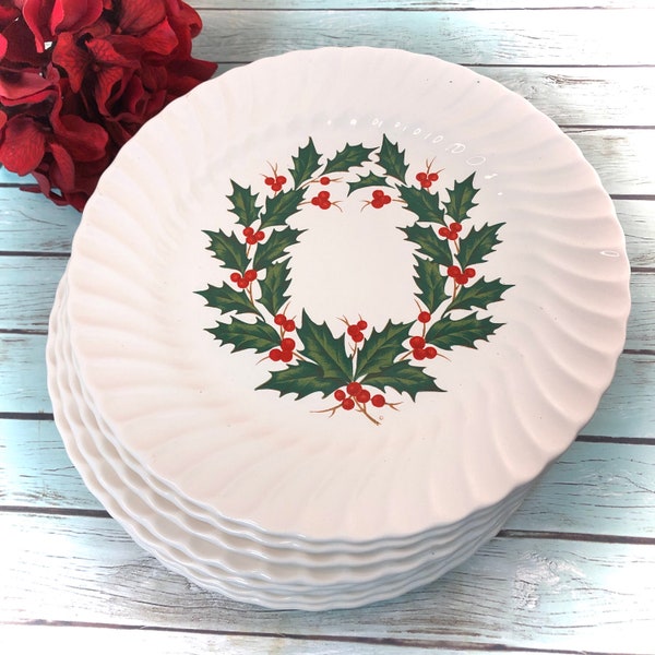 Scio Holly Berry Set of 10 Dinner Plates Lovely! Christmas Wreath Swirl Fluted Vintage Mother's Day