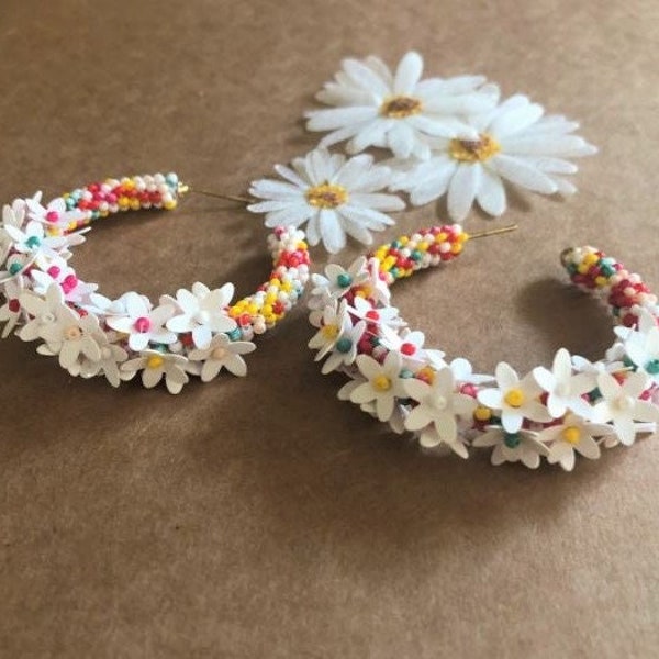 Daisy Earrings, Seed Beads/ Multi-color Petals , Daisy Hoop Earrings, Flower Earrings, Daisy Jewelry, Daisy Earrings, Daisy Gifts