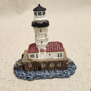 Chicago Harbor Illinois # 117 Vintage Miniature Resin Lighthouse