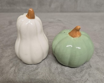 Salero y pimentero de cerámica – Decoración de calabaza