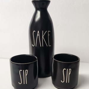 Rae Dunn Black Sake Set mit Sake-Krug und 2 Tassen