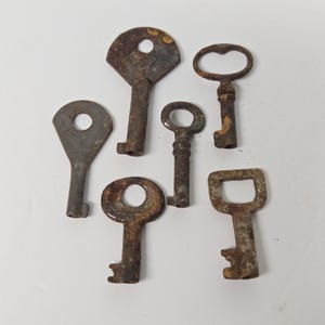 Rare Set/lot of 6 Antique Metal Keys, Metal skeleton keys, Keys to Safe, Door keys 1920&#39;s