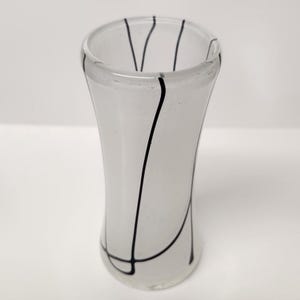 Venetian Art Glass Black & White Opalescent Hourglass Tangle Lines Abstract Vase