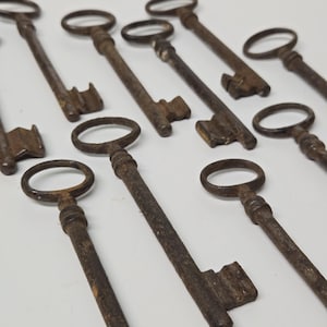 Rare Antique Big Wrought Iron Keys, Metal skeleton keys, Keys to Safe, Door keys 1920&#39;s