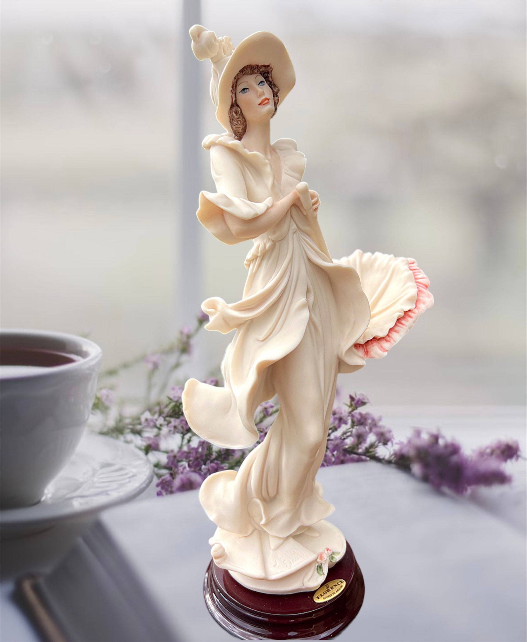 Giuseppe Armani Porcelain Figurine, Rare Sun Shower, Damina