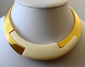 Vintage Signed Trifari Rigid Thermoplastic Adjustable Collarette Necklace in Cream/Goldtone