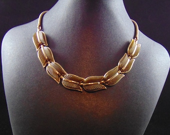 Vintage Signed Trifari ©Brown Thermoplastic Arrow Design Link Adjustable Choker Necklace Goldtone