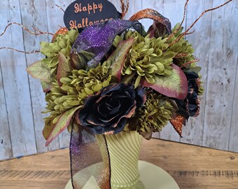 Halloween floral table arrangement in tall green ceramic vase, Halloween centerpiece with black roses and green mums, glitter mesh ribbon