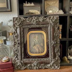 Antike schwarze eingerahmte große Daguerreotypie von Frau