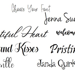 Op de afbeelding: Een verzameling van cursieve lettertypen, waaronder Amethyst, Jenna Sue, Beautiful Heart, welcome, Hugs and Kisses, Pristina, Sweetgentle en Janda Quirkygirl. Kies uw lettertype.