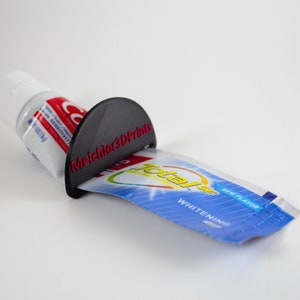 Zahnpasta Tube Squeezer mit Wunschname | 3D Gedruckt | Zahnpasta | Zähne | Spender | Individuell | Mehrfarbig | Schneller Versand |
