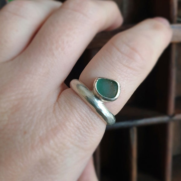 Seeglas Ring, handgemachter Ring, handwerklicher Schmuck, Minimalist Schmuck, Geschenk für sie, Verkaufsschmuck, Kunst Ring, Sterling Silber, zeitgenössisch