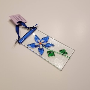 Colorado columbine sun catcher, gift for teachers, gift for mothers day, gift for neighbors, for the patio, pretty flowers, fused glass